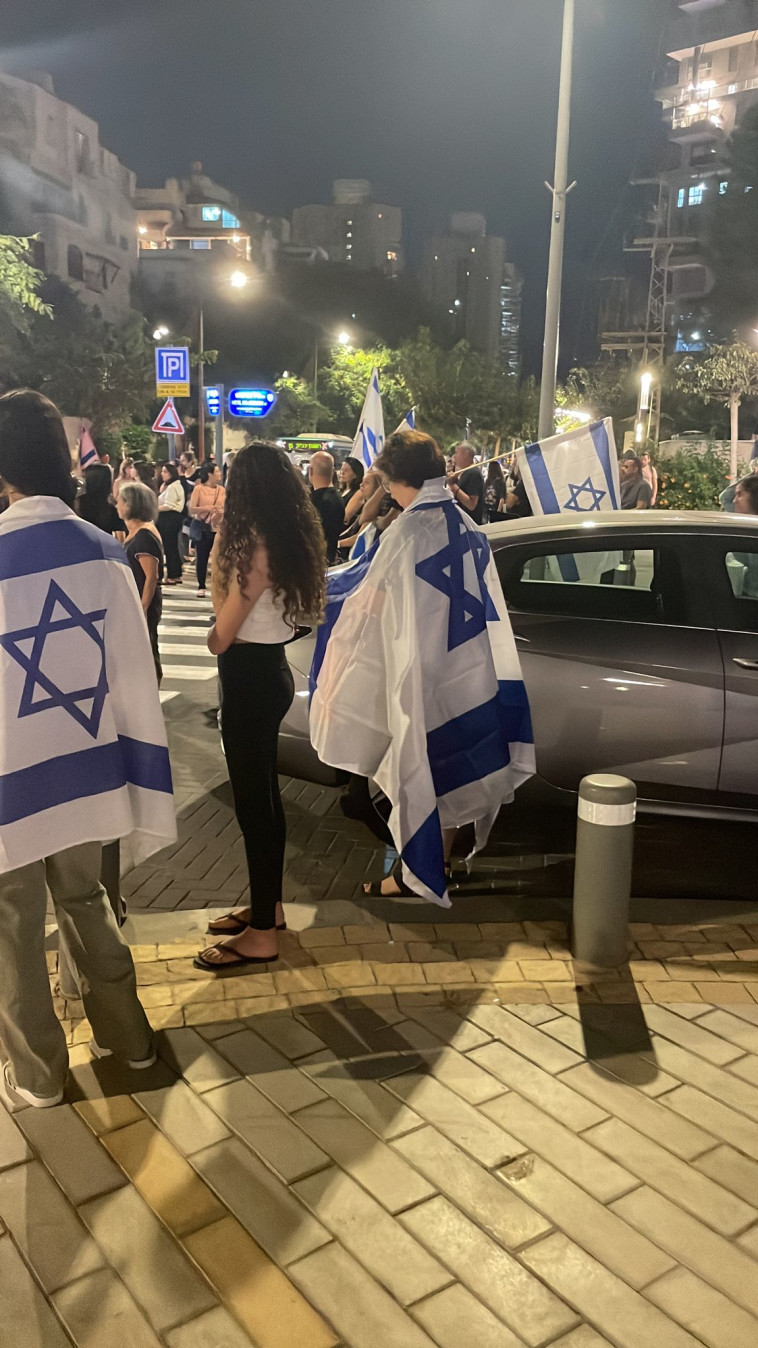 מצעד הדגלים לכבוד סמ''ר איתי יהודה ז''ל (צילום: רוני קרקו)