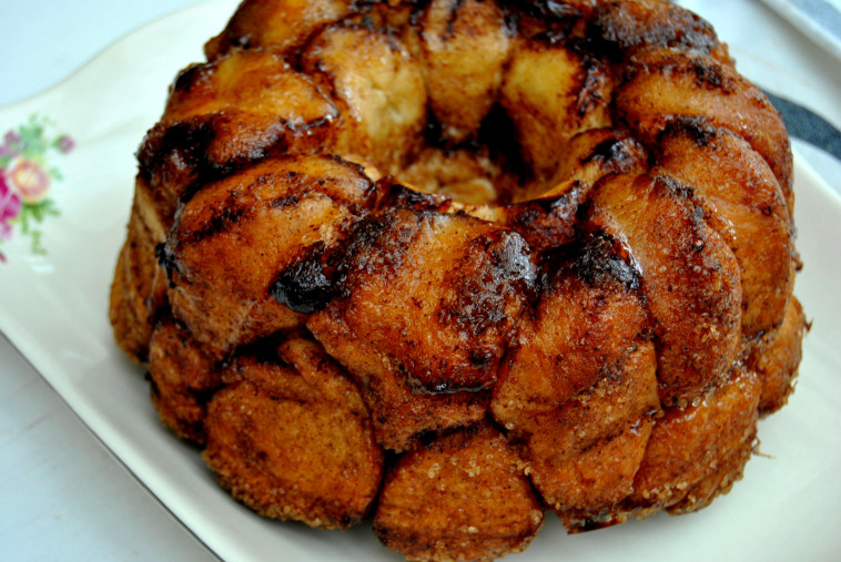 הר של כדורי קינמון / לחם קופים