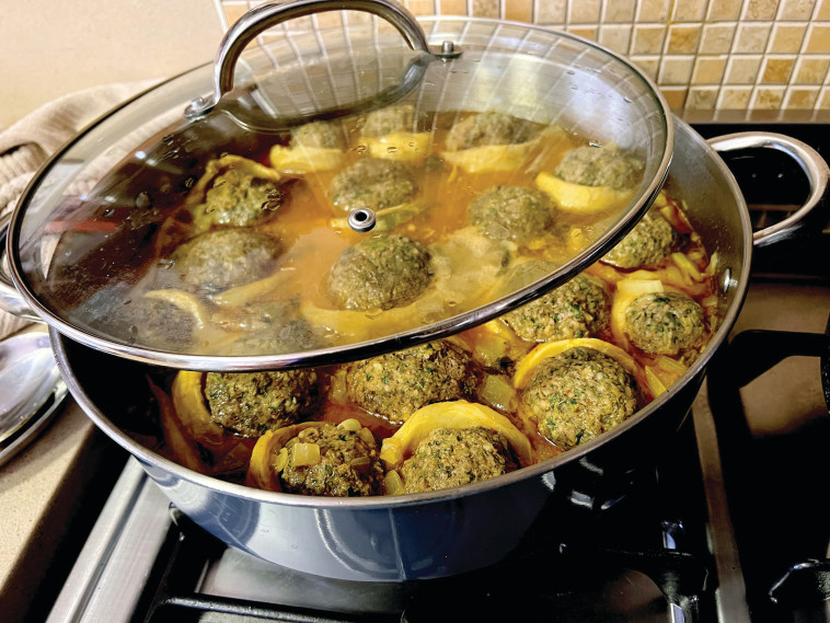 תחתיות ארטישוק ממולאות בבשר ברוטב פולים