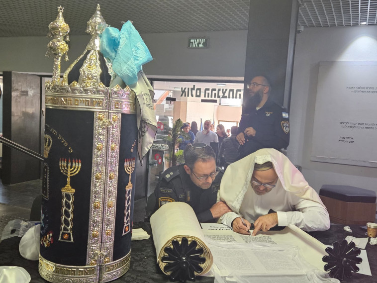 מפקד תחנת שדרות, דביר הרובס