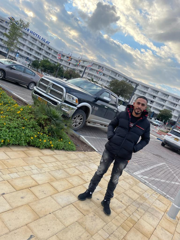 איוב אלקרנאוי שהתנדב לנקות את זירות הטבח