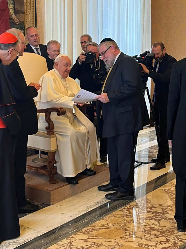 פגישת האפיפיור והרב הראשי גולדשמידט (צילום: יח''צ)