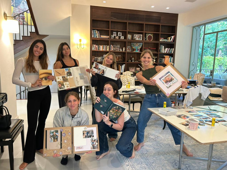 דני בראון והמתנדבות, עשייה שאין דומה לה