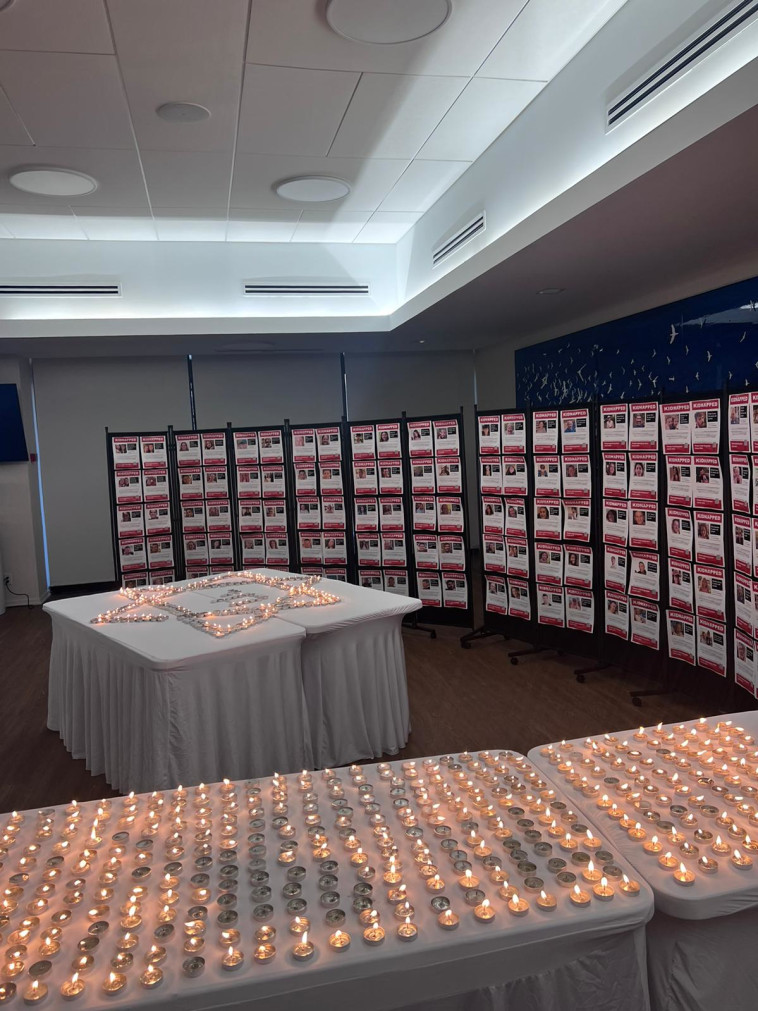 הקרנה מיוחדת לשגרירים ודיפלומטים זרים במעמד מיכאל הרצוג