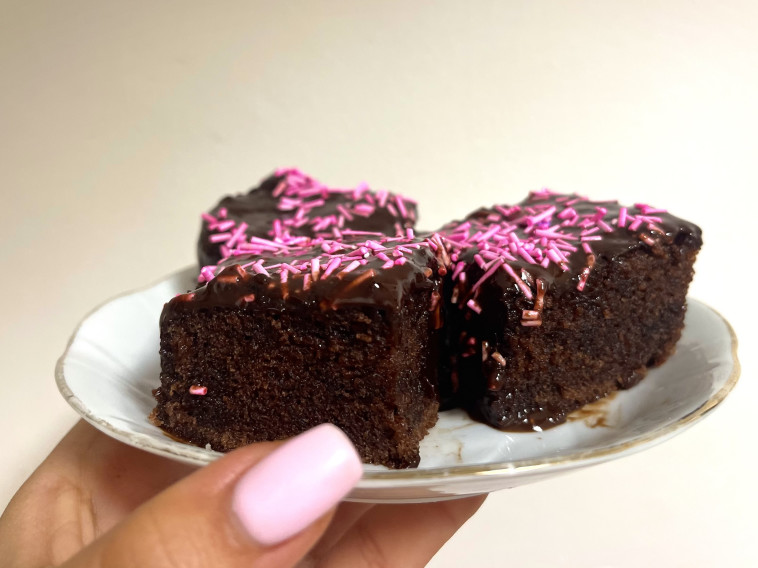 המתכונים של אפרת: עוגת שוקולד (צילום: ליאל עזור)