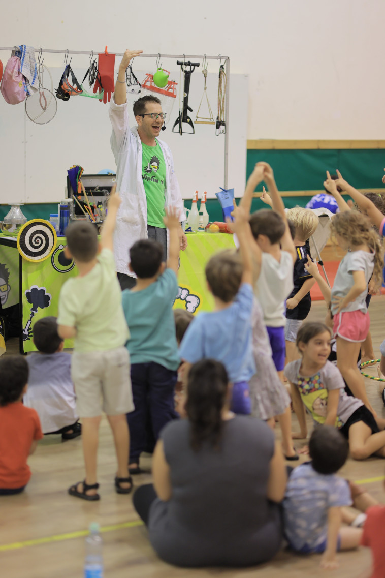 פעילות משרד המדע לילדי המפונים