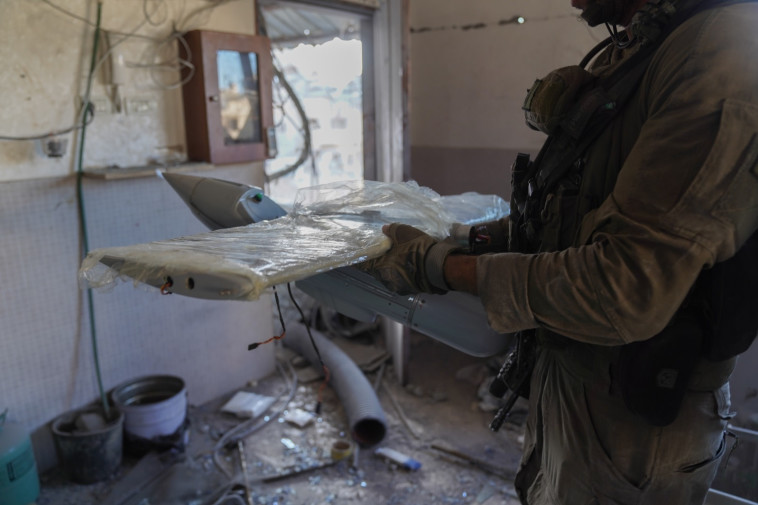כוחות צה''ל בבניין מגורים שמשמש לייצור טילים בשכונת 'שיח רדואן'  (צילום: דובר צה''ל)
