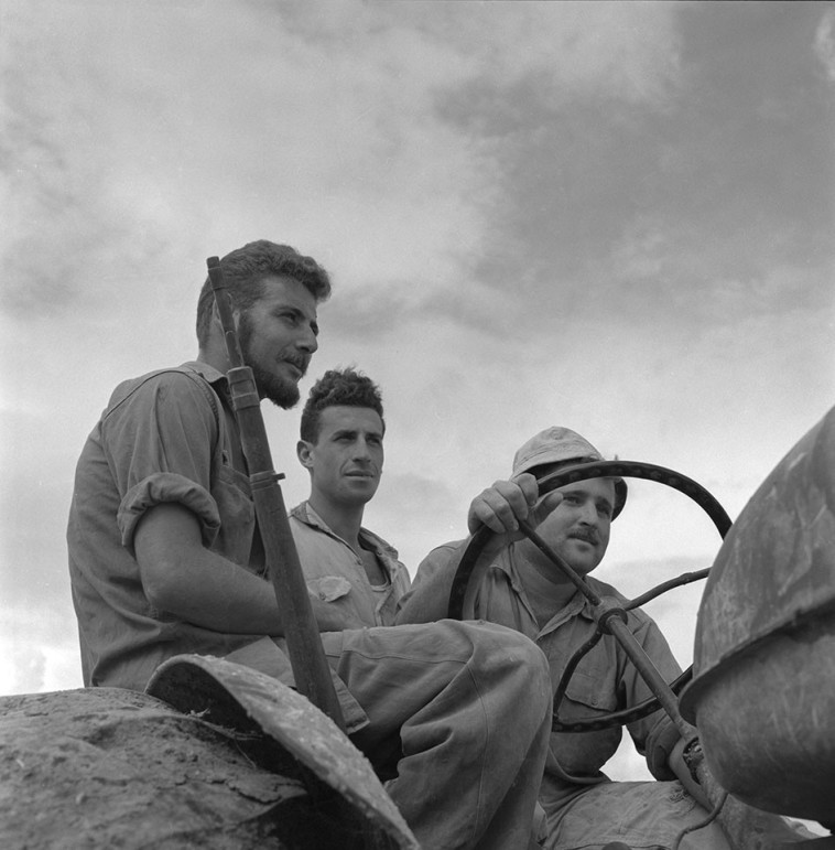 חיילים בצומת סעד, 1956