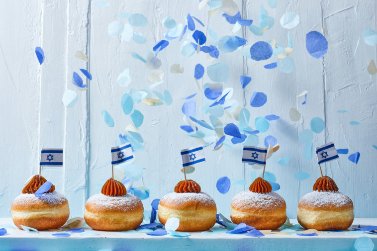 סופגניות נאמן קולקציית חנוכה 2023 בסימן כחול-לבן