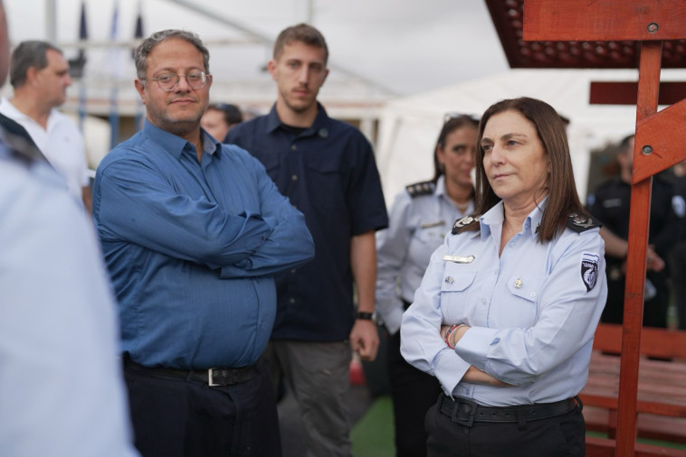 איתמר בן גביר בביקור בכלא בו עצורים מחבלי הנוחבא