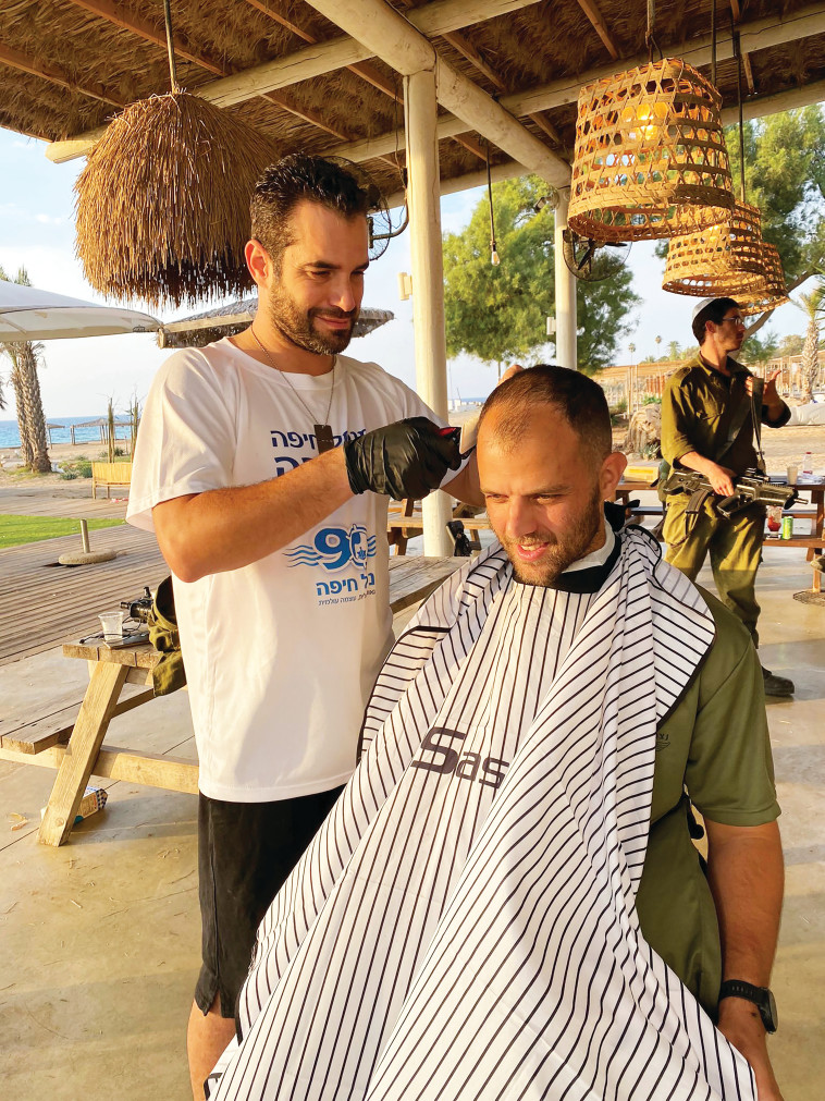 עובדי נמל חיפה מתגייסים למען החיילים 