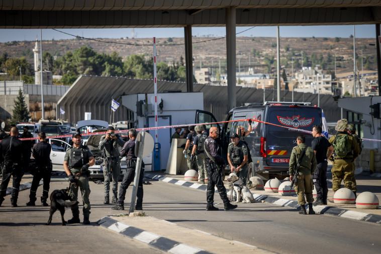 זירת הפיגוע בצומת המנהרות בירושלים (צילום: חיים גולדברג פלאש 90)