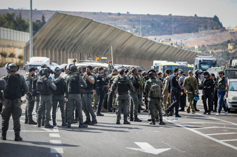 זירת הפיגוע במחסום המנהרות בירושלים (צילום: חיים גולדברג)