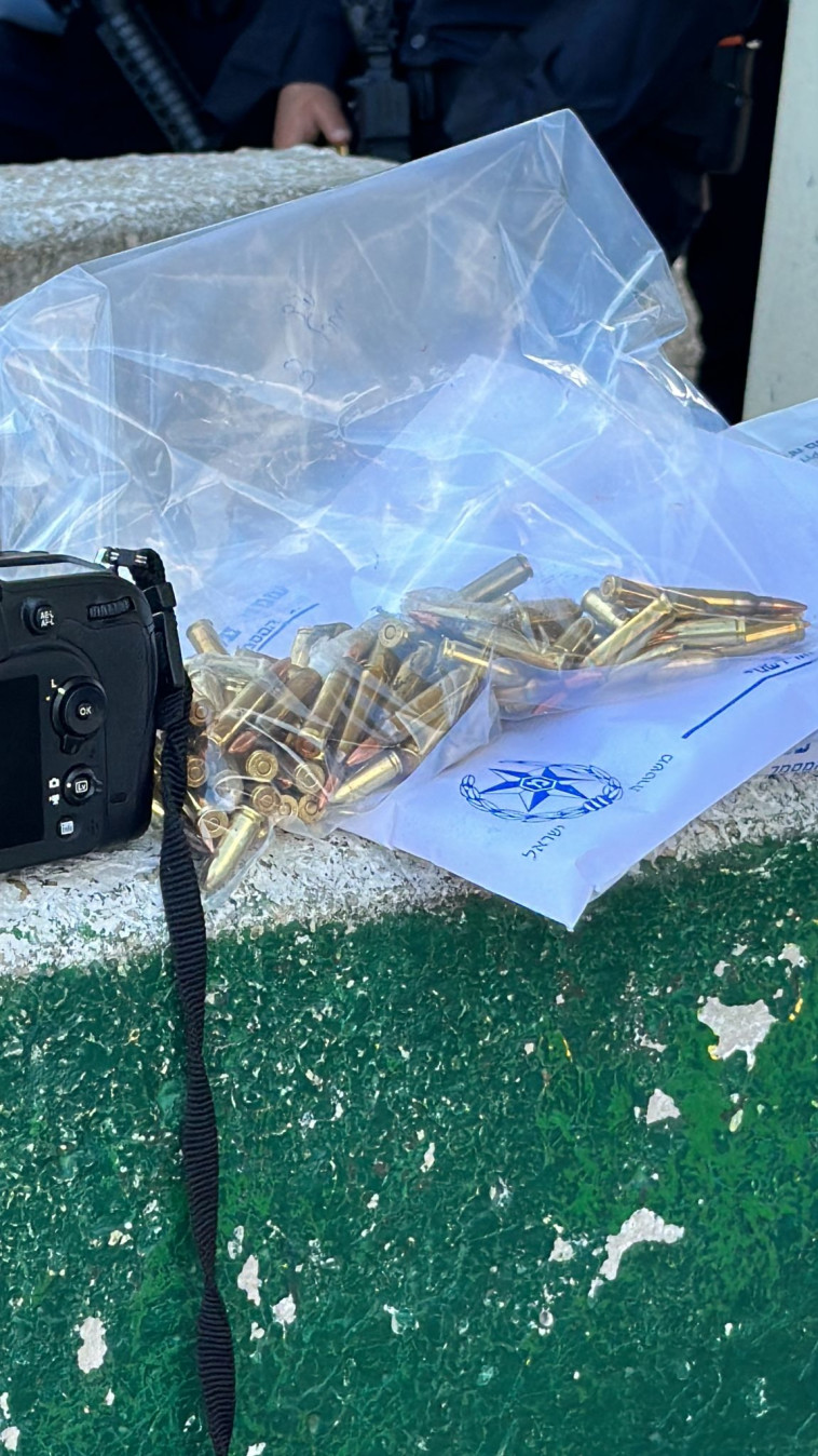 נשק שנתפס ברכב המחבלים בכביש המנהרות