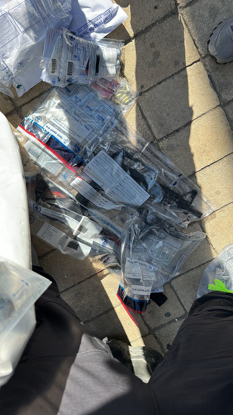 נשק שנתפס ברכב המחבלים בכביש המנהרות