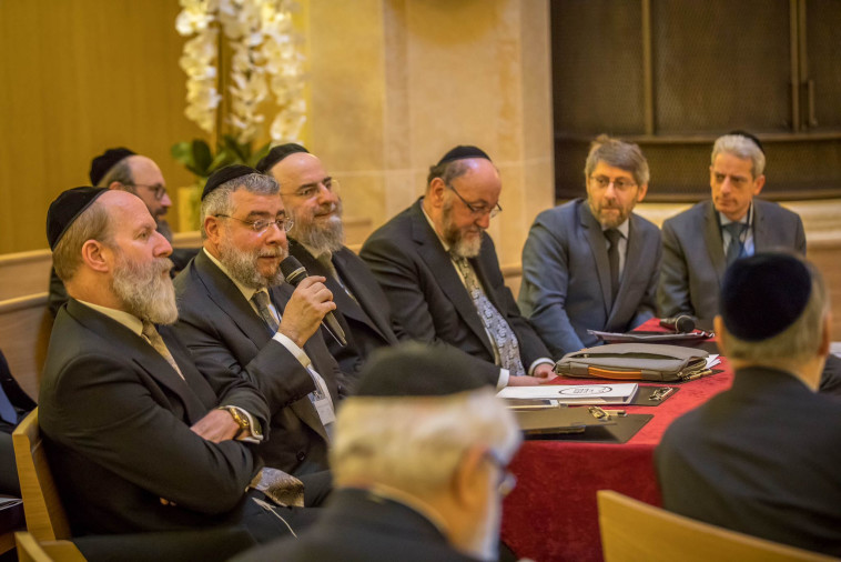 ״חייבת לבוא תגובה הולמת״. הרב גולדשמידט עם רבני בריטניה וצרפת בכינוס במונקו