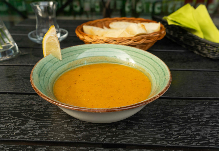 מרק עדשים כתומות