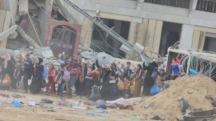 תושבי רצועת עזה נעים מאזור הלחימה בצפון הרצועה דרומה