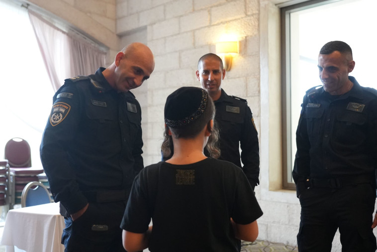 יום קהילה - משטרה לילדי המשפחות המפונים בירושלים (צילום: דוברות המשטרה)