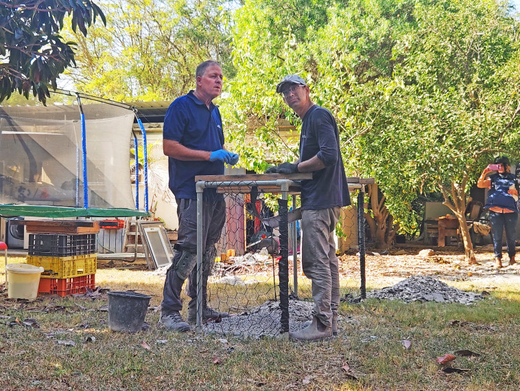 דר ג'ו עוזיאל ואורן שמואלי מרשות העתיקות