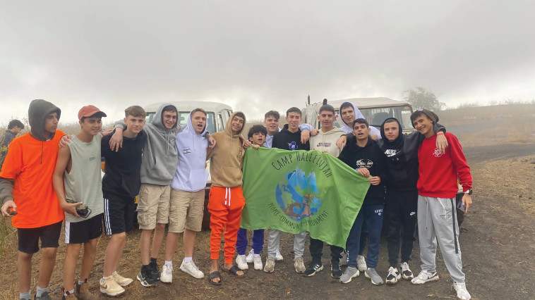 בני נוער במחנה