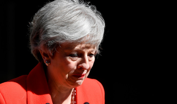 לא הצליחה להעביר את ההסכם בפרלמנט. תרזה מיי ביום התפטרותה, צילום: רויטרס