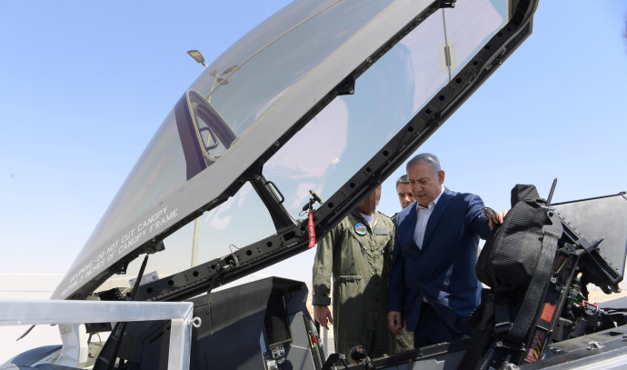 נתניהו בטייסת ה-F35. צילום: עמוס בן גרשום, לע&quot;מ