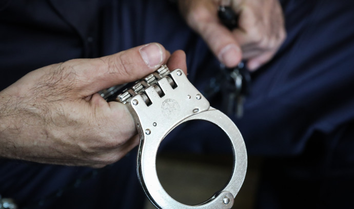 אזיקים, משטרה