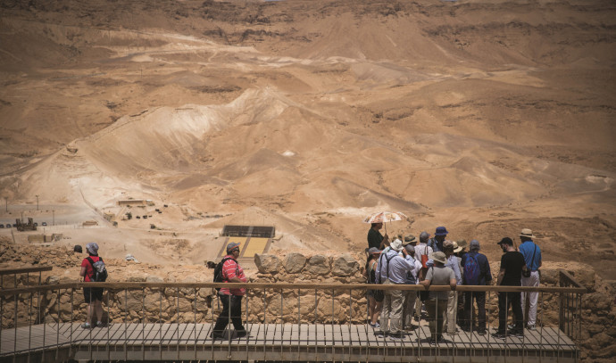 מטיילים ישראלים בדרום הארץ. צילום: יונתן זינדל, פלאש 90