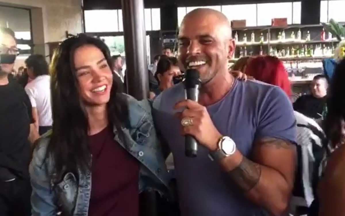 TMI | אייל גולן קורא לרוסלנה... כדי לשיר לה סרנדה!