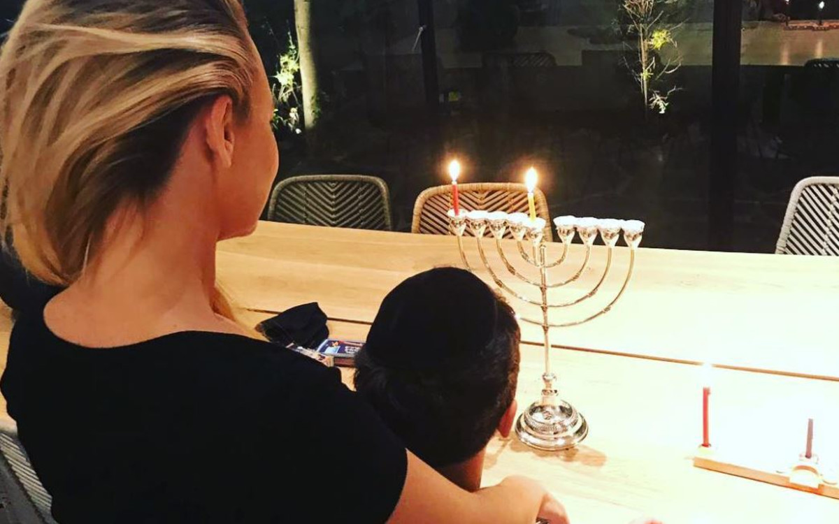 יעל בר זוהר צילום: אינסטגרם אור גדול:<br />הכוכבים מדליקים<br />נר ראשון של חנוכה