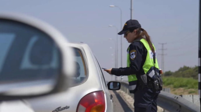 שוטרת במשטרת התנועה