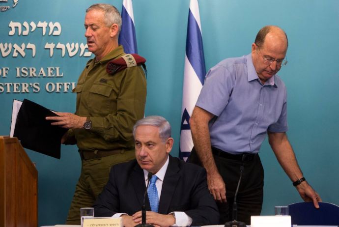 יעלון, נתניהו וגנץ. צילום: יונתן זינדל, פלאש 90