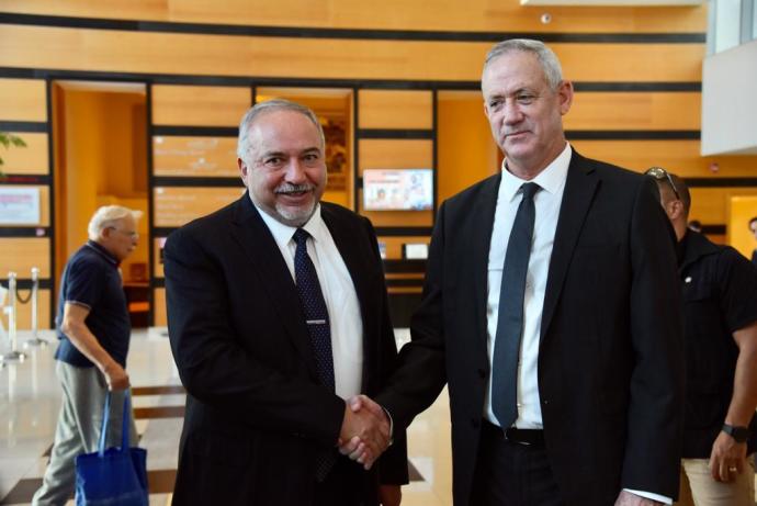 בני גנץ, אביגדור ליברמן. צילום: אבשלום ששוני