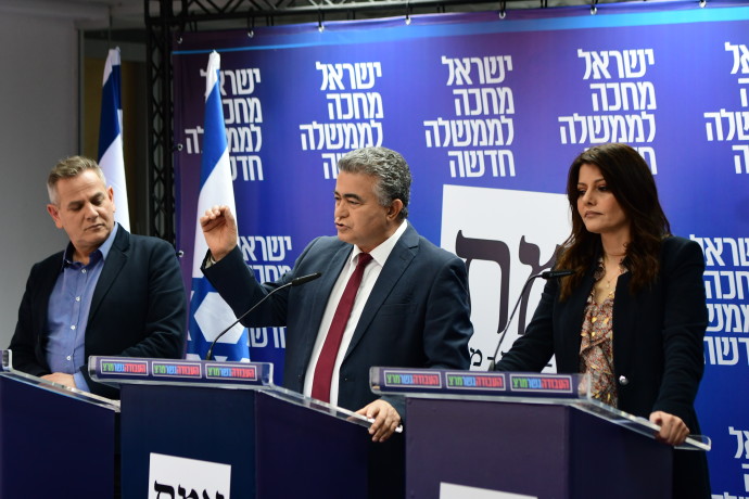 אורלי לוי אבקסיס, עמיר פרץ וניצן הורוביץ בעת האיחוד. צילום: אבשלום ששוני