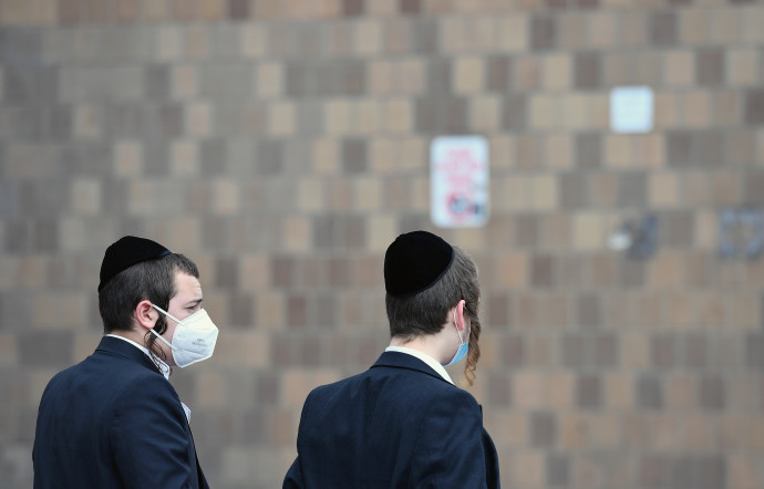 חרדים עם מסכה בניו יורק