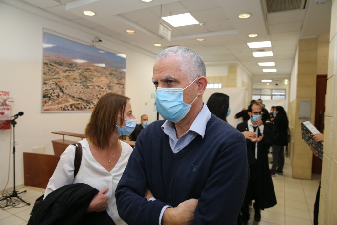 נוני מוזס בכניסה לדיון הראשון במשפטו. צילום: עמית שאבי