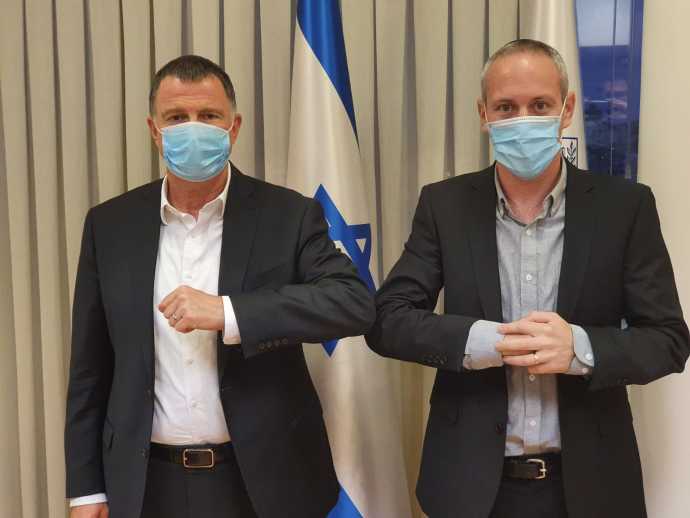 חילי טרופר, יולי אדלשטיין. ללא קרדיט