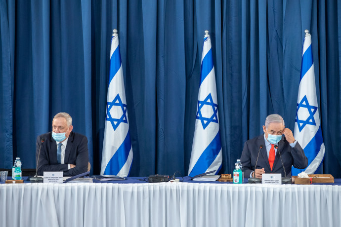 גנץ ונתניהו בישיבת הממשלה. צילום: אמיל סלמן/הארץ