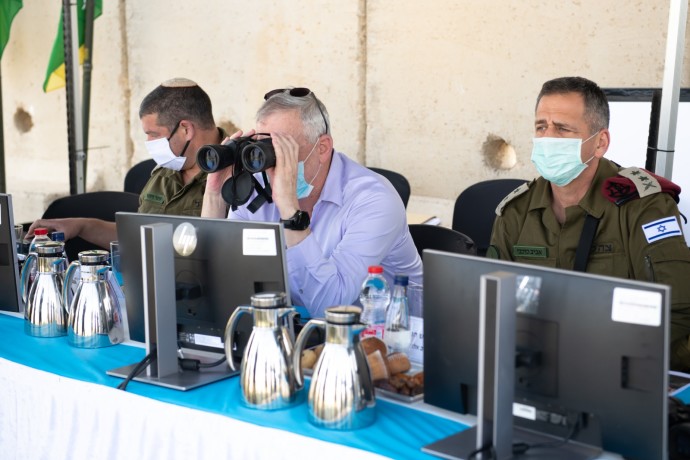 אביב כוכבי, בני גנץ. צילום: דובר צה"ל