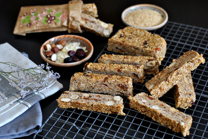 חטיף שומשום ללא אפייה. צילום: פסקל פרץ-רובין