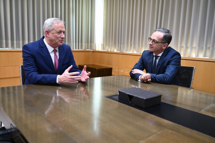 בני גנץ, הייקו מאס. צילום: אריאל חרמוני, משרד הביטחון