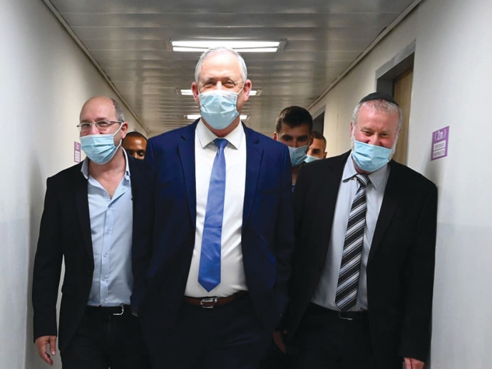 בני גנץ במשרד המשפטים. צילום: אריאל חרמוני, משרד הביטחון