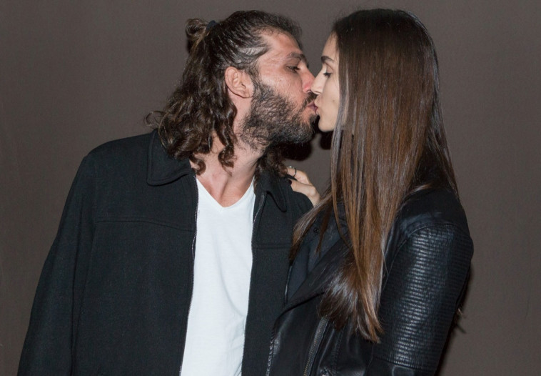 בסדר, גם הודא נקש והבויפרנד מפגינים אהבה