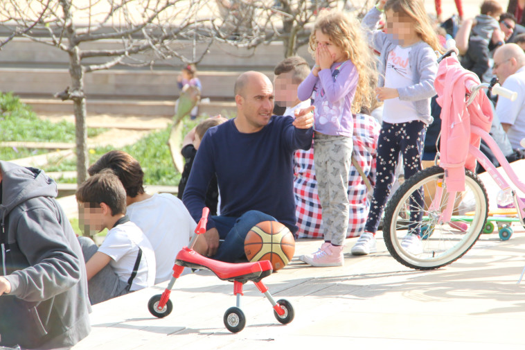 לא לבכות מאמי, אני יעשה לך ליברמן. אסי כהן (צילום: ניר פקין)