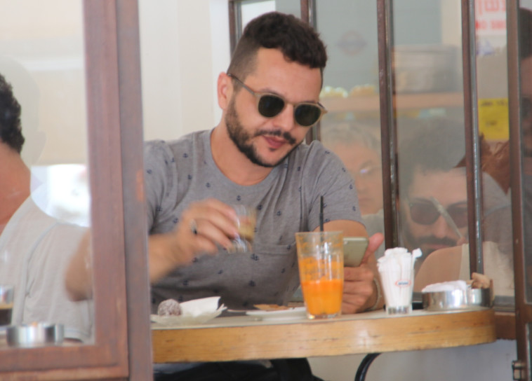 חיי הבדרן קשים אני אומר לכם