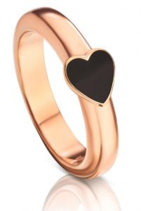 טבעת זהב עם אבן בצורת לב