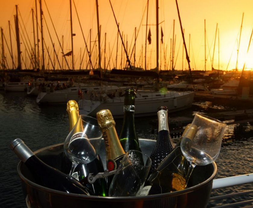 פסטיבל לבן על הים - כבר רואים יותר יינות לבנים בפורטפוליו של היקבים... (צילומים: יח"צ איש הענבים, אלעד ברמי, עומרי מירון)